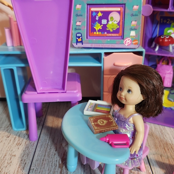 Barbie Teacher Classroom Set - Picture 7 of 7